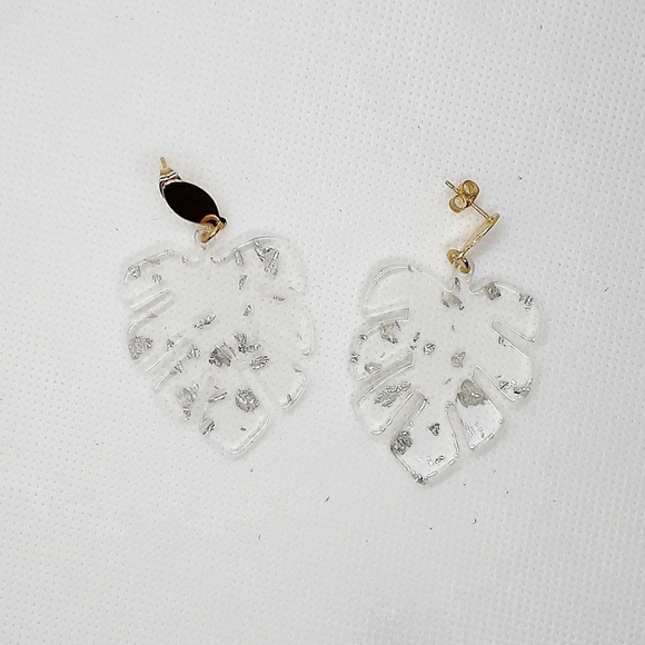 🥑Handmade Clear Leaf Earrings w/ Silver and Gold - Picture 5 of 7